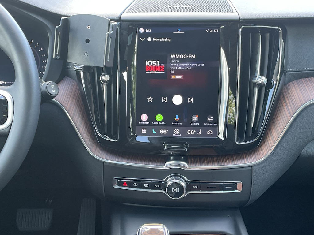 Thumbnail: 2023 Volvo XC60 - 14