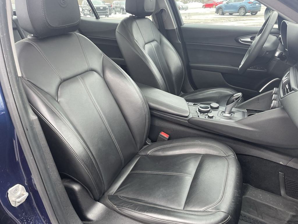 Thumbnail: 2019 Alfa Romeo Giulia - 10