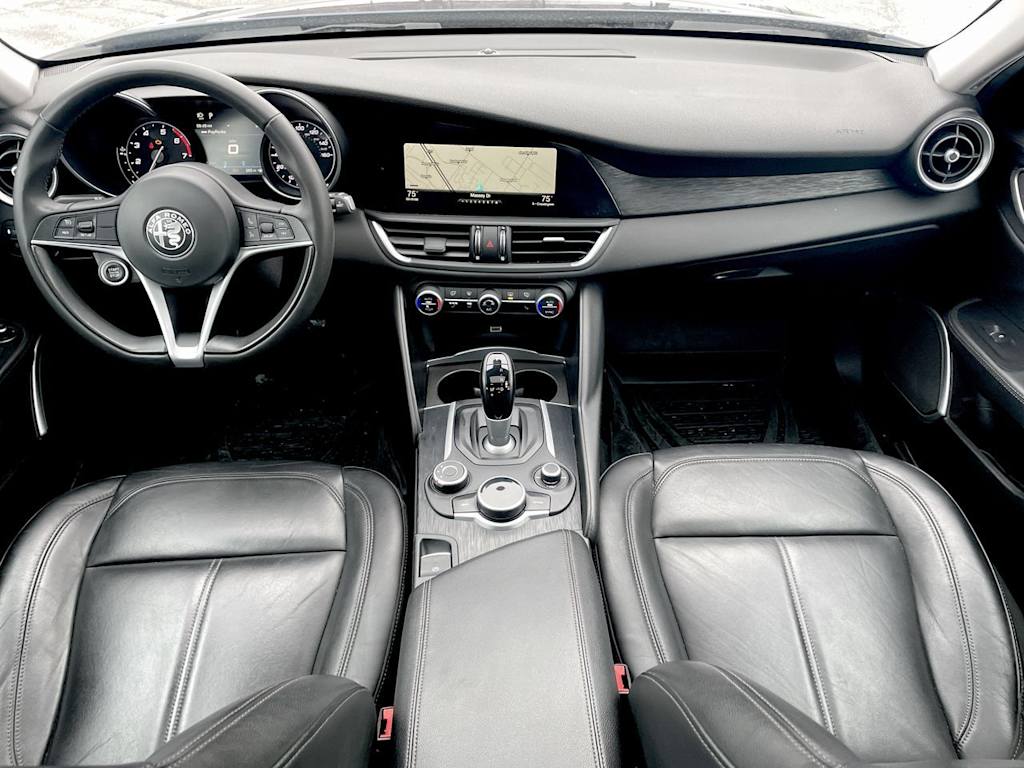 Thumbnail: 2019 Alfa Romeo Giulia - 8