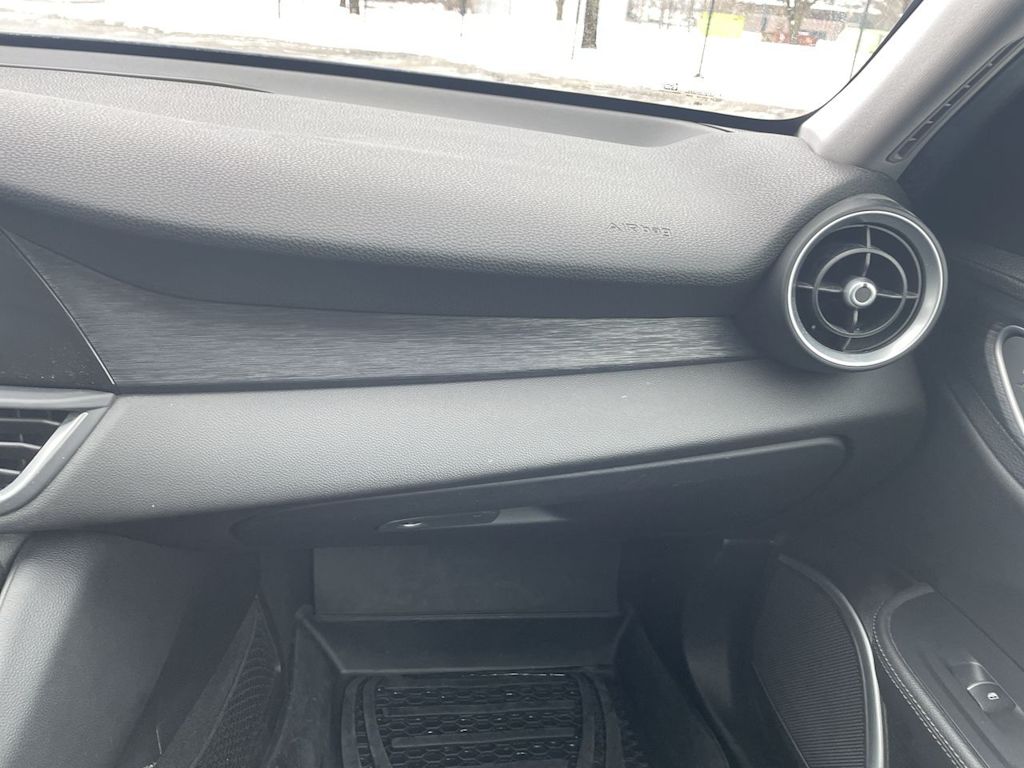 Thumbnail: 2019 Alfa Romeo Giulia - 24