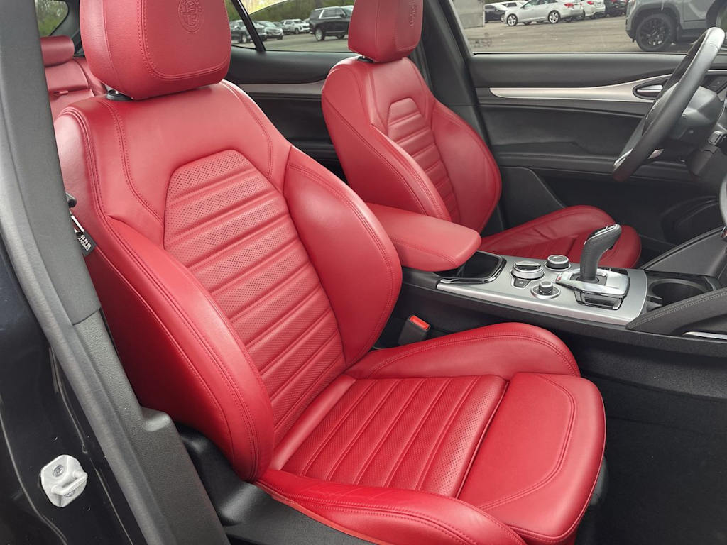 Thumbnail: 2024 Alfa Romeo Stelvio - 12