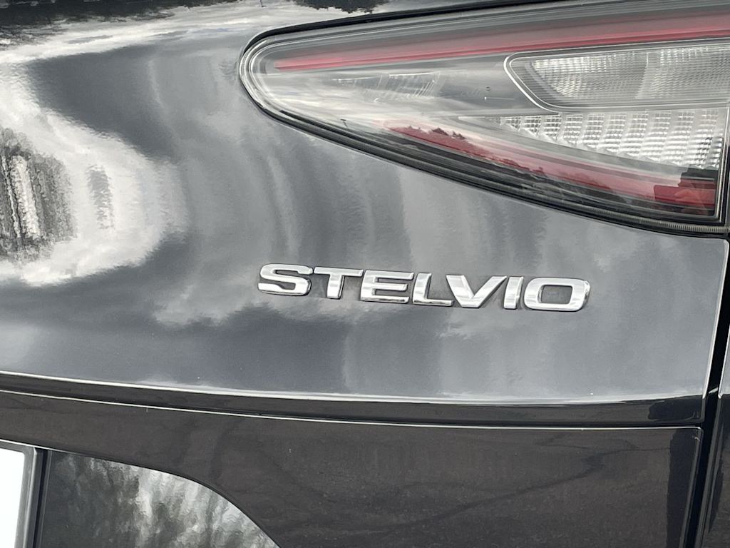 Thumbnail: 2024 Alfa Romeo Stelvio - 7