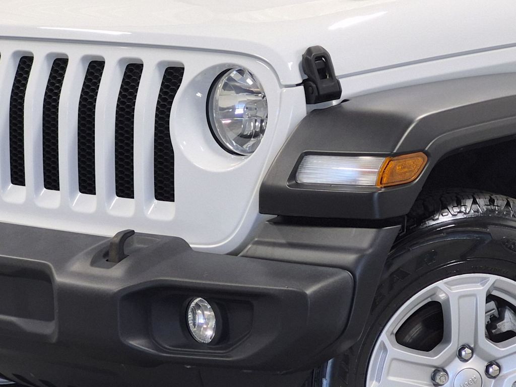 Thumbnail: 2022 Jeep Wrangler - 9