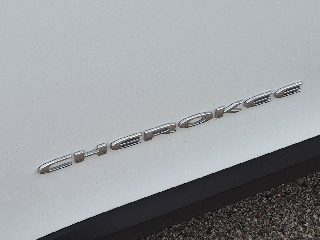 Thumbnail: 2022 Jeep Cherokee - 25