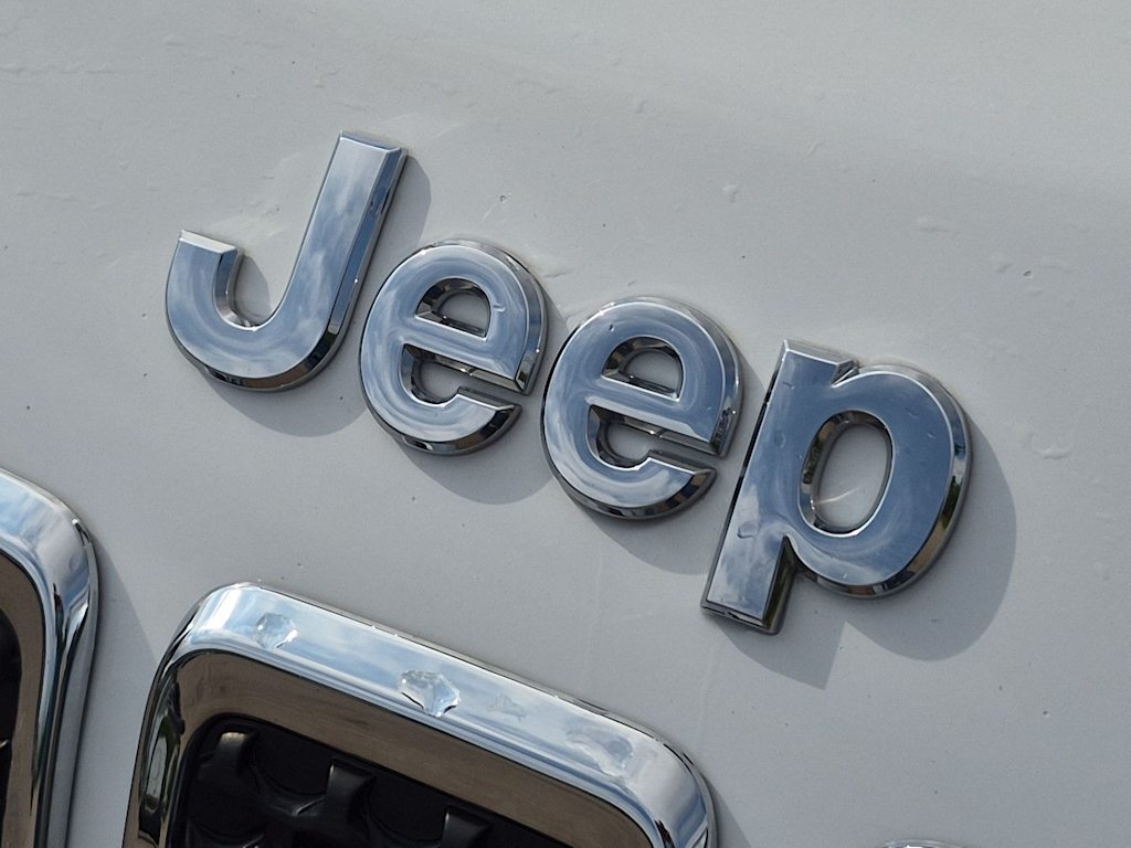 Thumbnail: 2022 Jeep Cherokee - 7