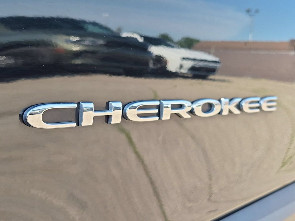 Thumbnail: 2022 Jeep Cherokee - 24