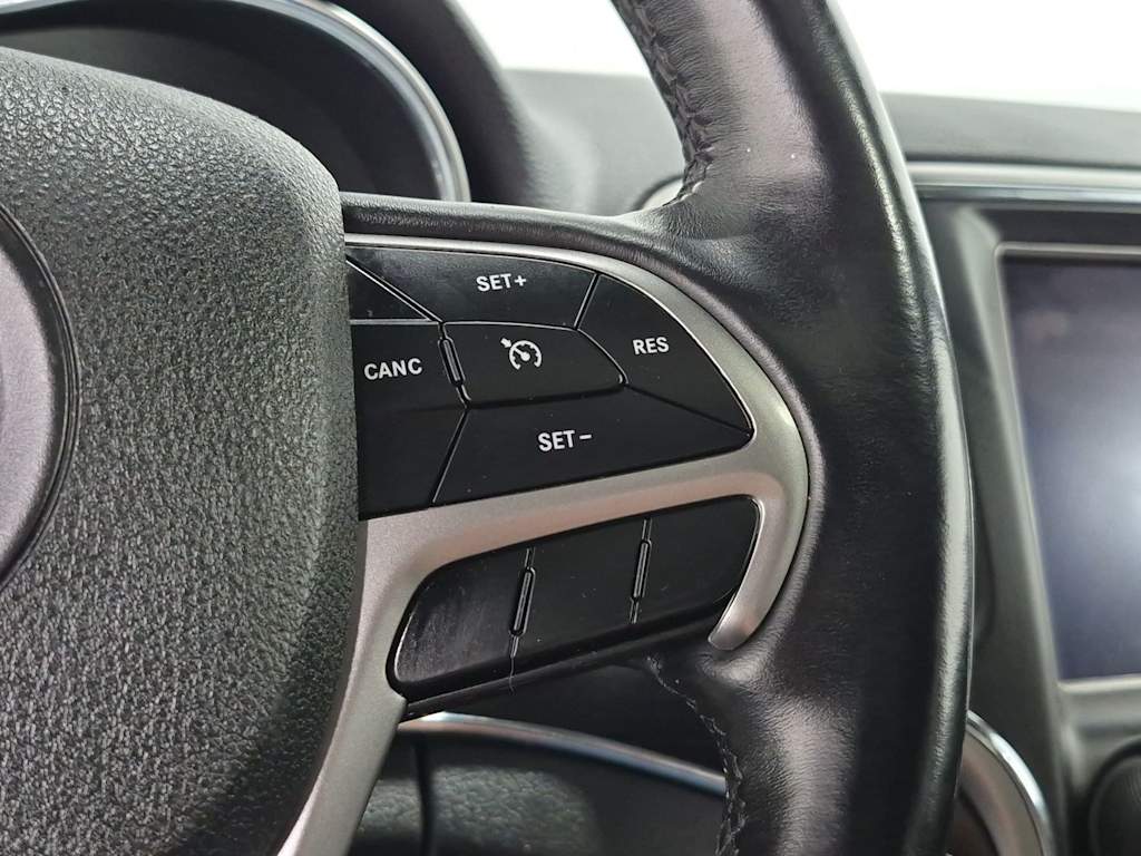 Thumbnail: 2018 Jeep Grand Cherokee - 32
