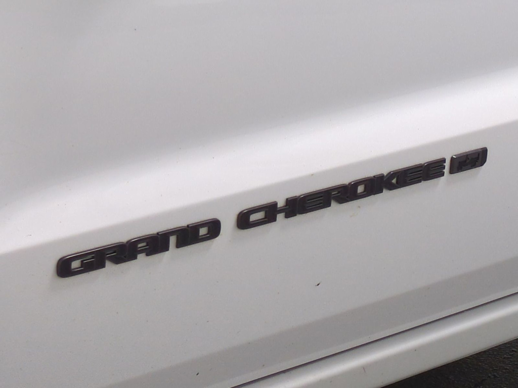 Thumbnail: 2021 Jeep Grand Cherokee - 24