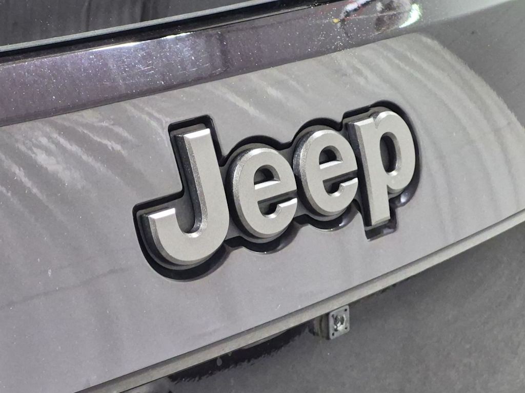 Thumbnail: 2021 Jeep Grand Cherokee - 7