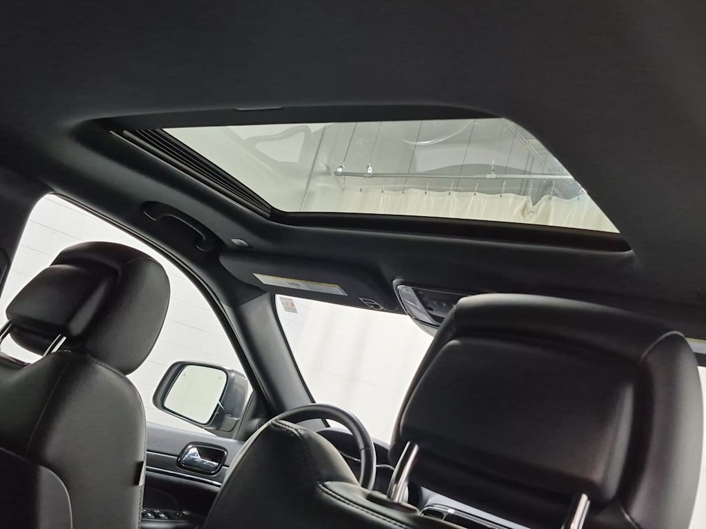 Thumbnail: 2021 Jeep Grand Cherokee - 31