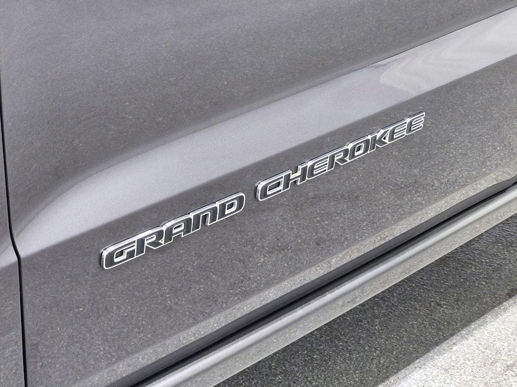 Thumbnail: 2020 Jeep Grand Cherokee - 26
