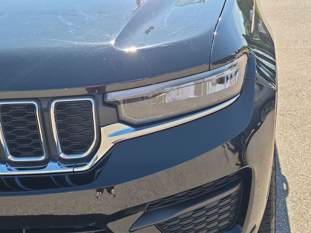 Thumbnail: 2023 Jeep Grand Cherokee - 23