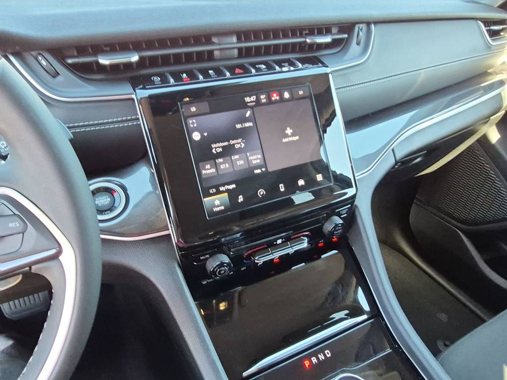 Thumbnail: 2023 Jeep Grand Cherokee - 14