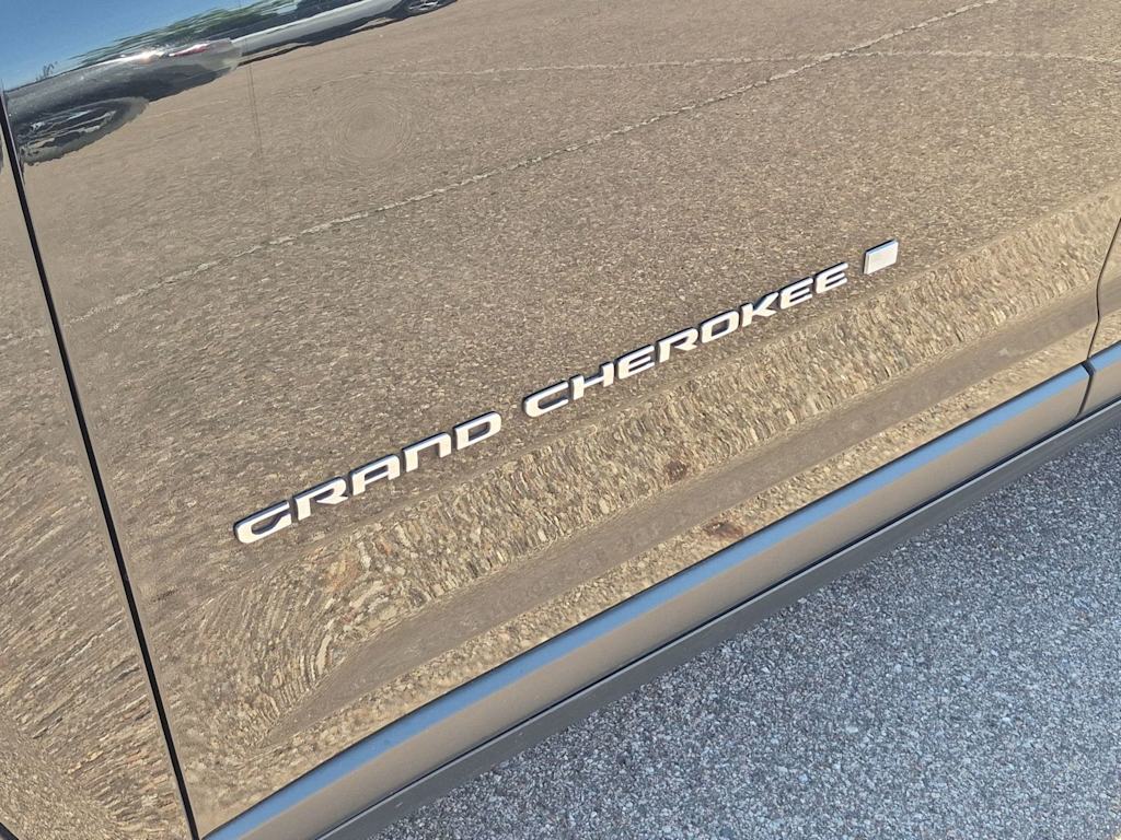 Thumbnail: 2023 Jeep Grand Cherokee - 24