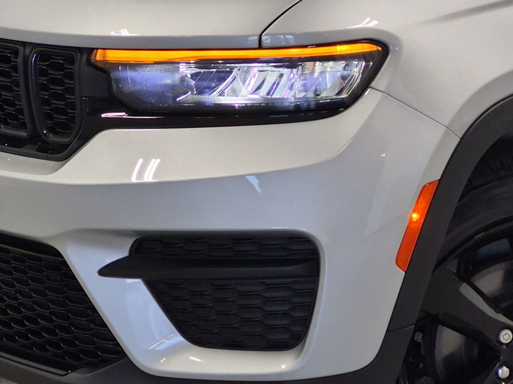 Thumbnail: 2023 Jeep Grand Cherokee - 24