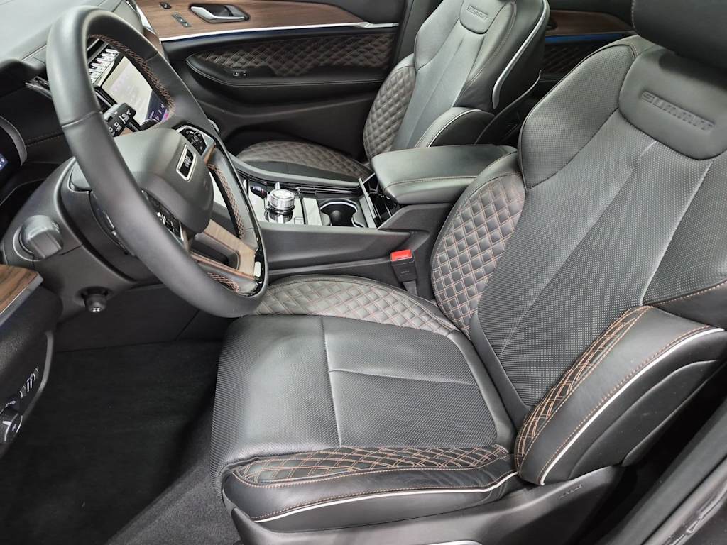 Thumbnail: 2025 Jeep Grand Cherokee - 10
