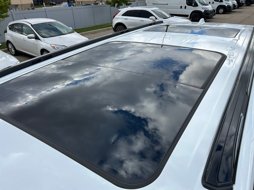 Thumbnail: 2023 Jeep Wagoneer - 29