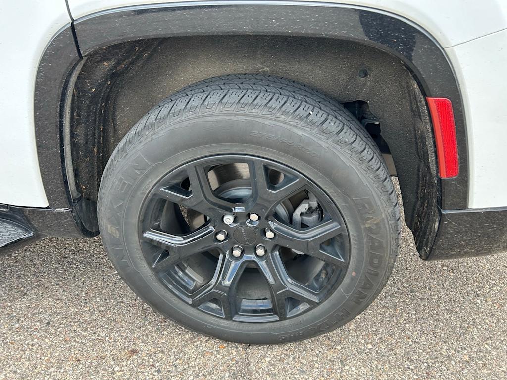 Thumbnail: 2023 Jeep Wagoneer - 7