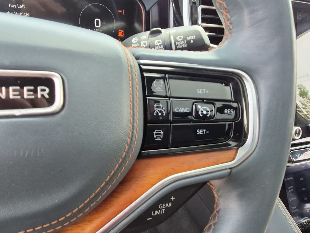 Thumbnail: 2022 Jeep Grand Wagoneer - 39