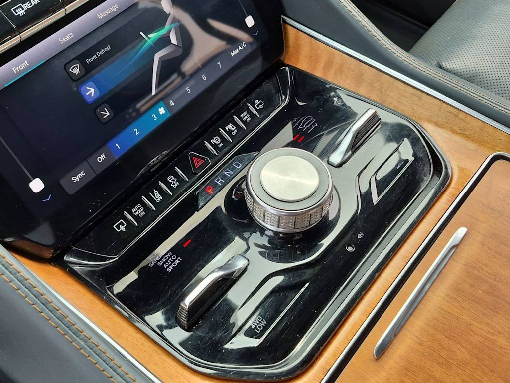 Thumbnail: 2022 Jeep Grand Wagoneer - 43