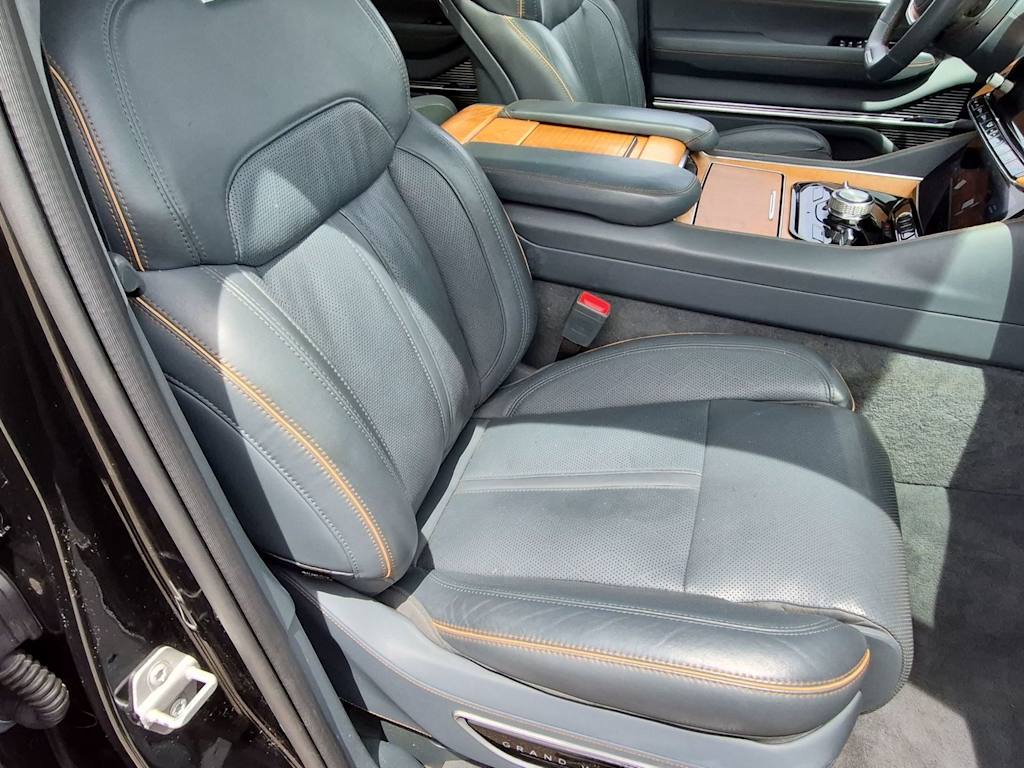 Thumbnail: 2022 Jeep Grand Wagoneer - 37