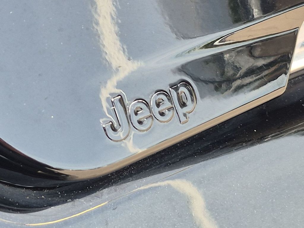 Thumbnail: 2022 Jeep Grand Wagoneer - 6