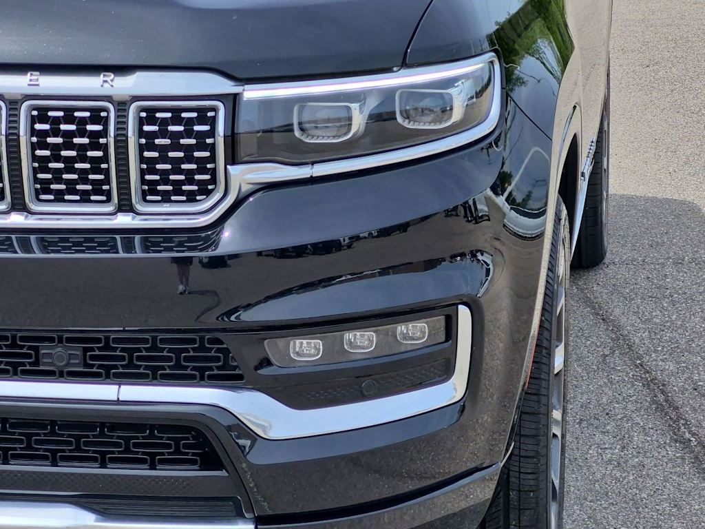 Thumbnail: 2022 Jeep Grand Wagoneer - 30