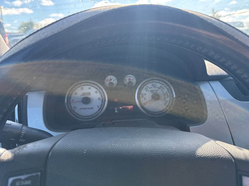 Thumbnail: 2011 Ford Focus - 10