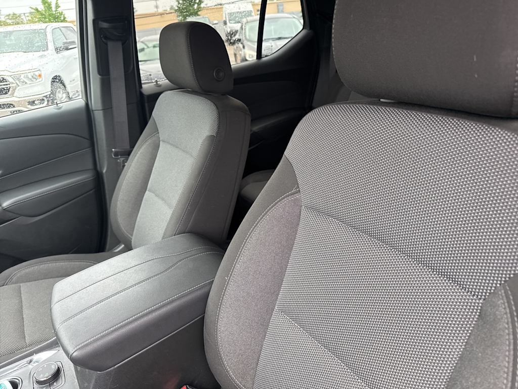 Thumbnail: 2023 Chevrolet Traverse - 8