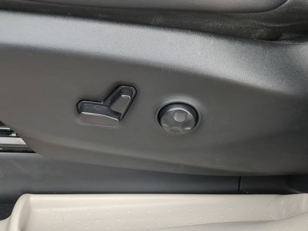 Thumbnail: 2024 Chrysler Pacifica - 24