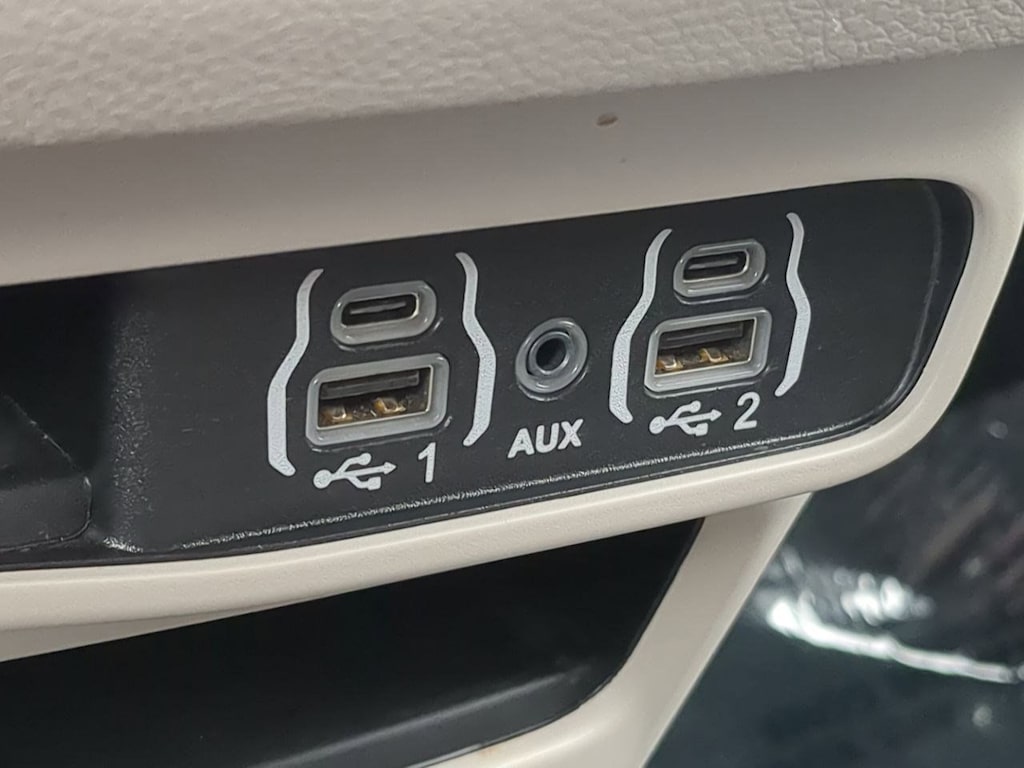 Thumbnail: 2024 Chrysler Pacifica - 31