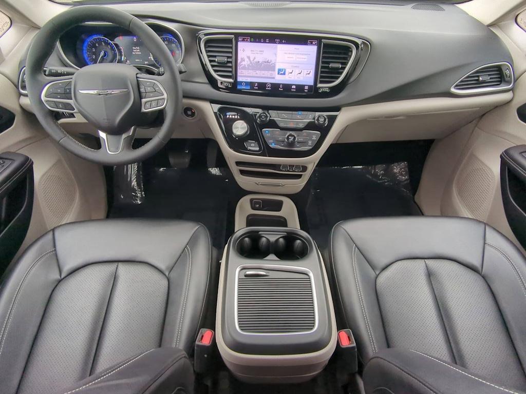 Thumbnail: 2024 Chrysler Pacifica - 9