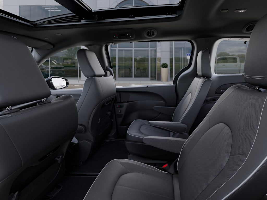 Thumbnail: 2026 Chrysler Pacifica - 24