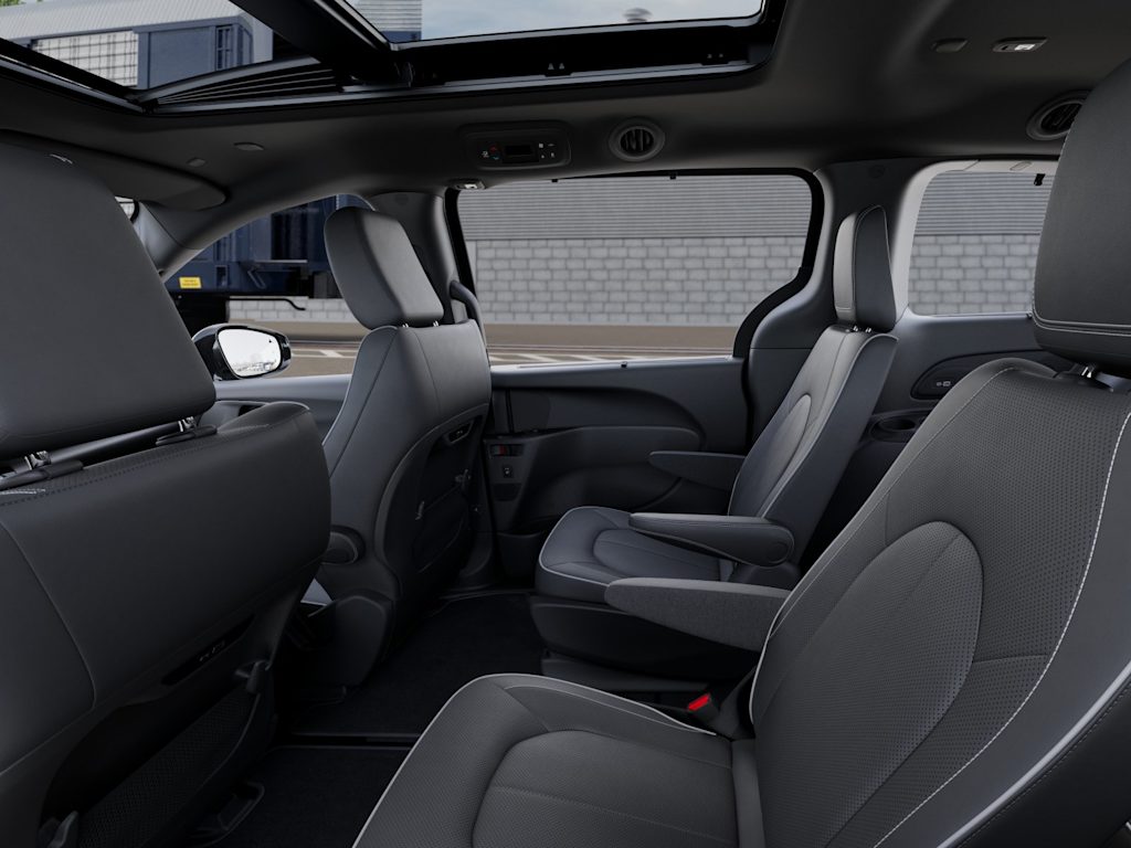 Thumbnail: 2026 Chrysler Pacifica - 8