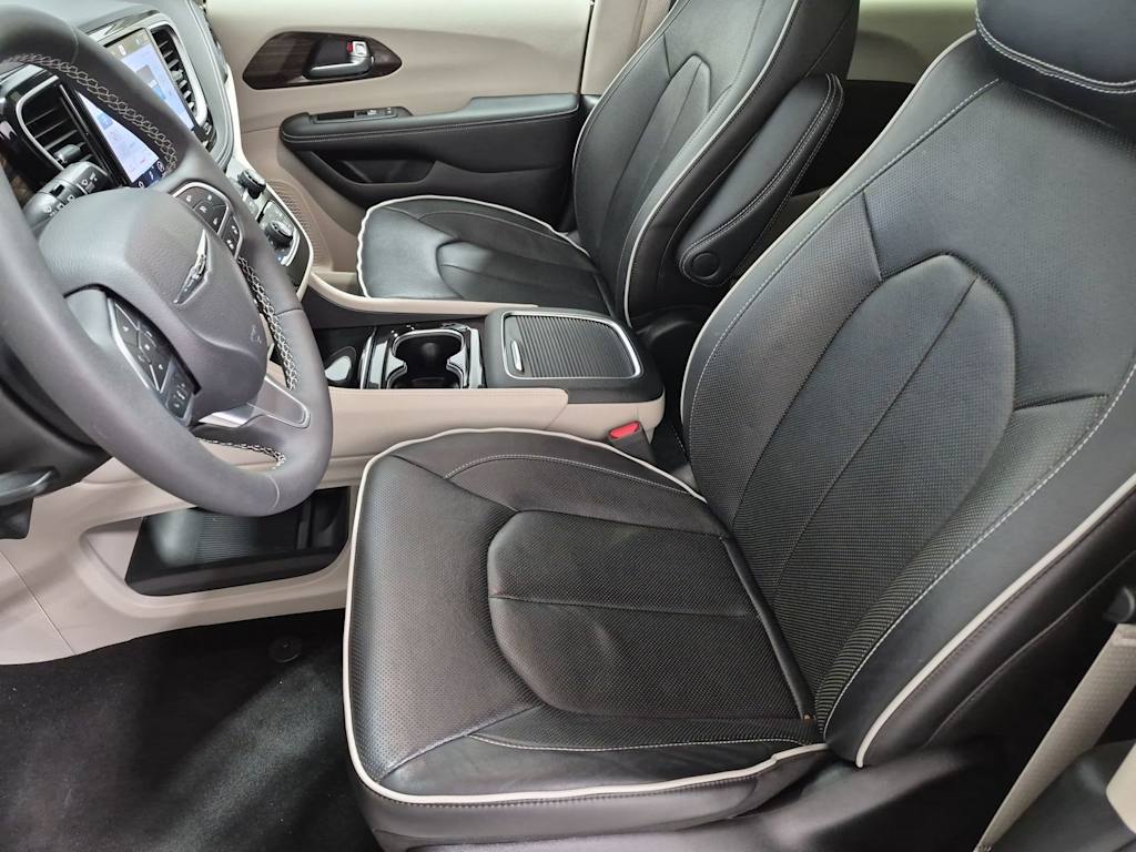 Thumbnail: 2023 Chrysler Pacifica - 11