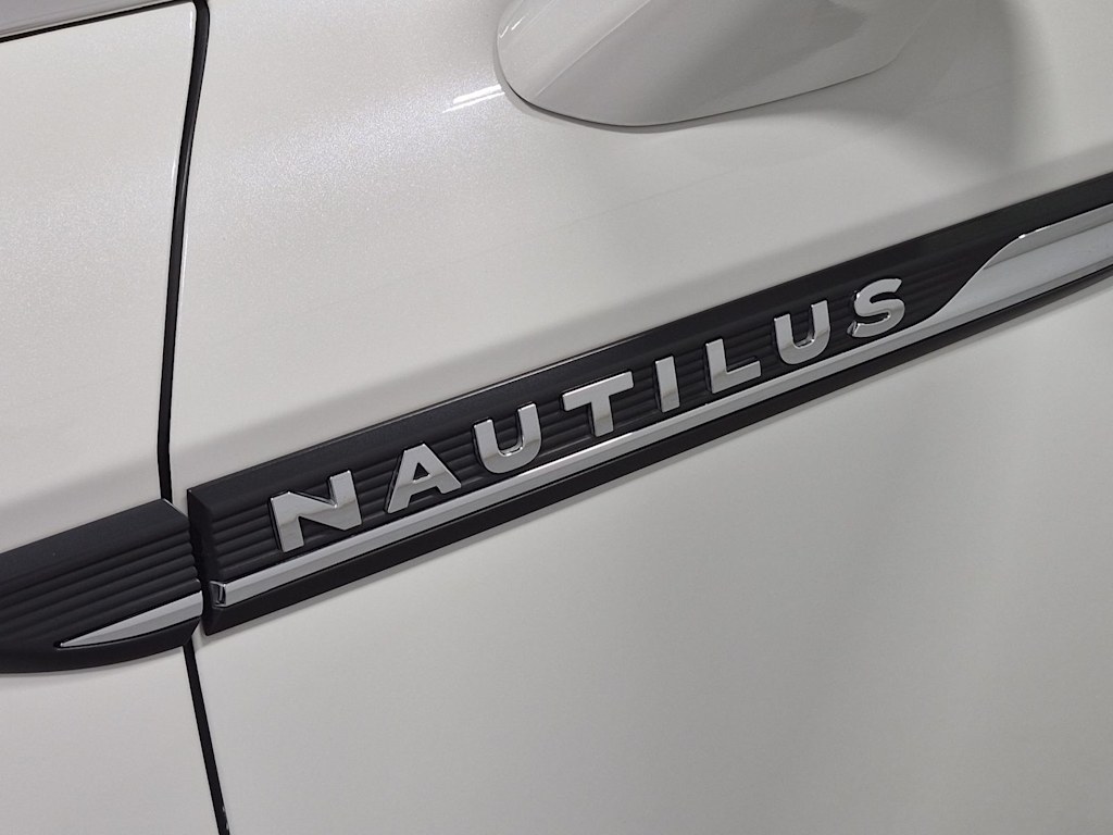 Thumbnail: 2021 Lincoln Nautilus - 22