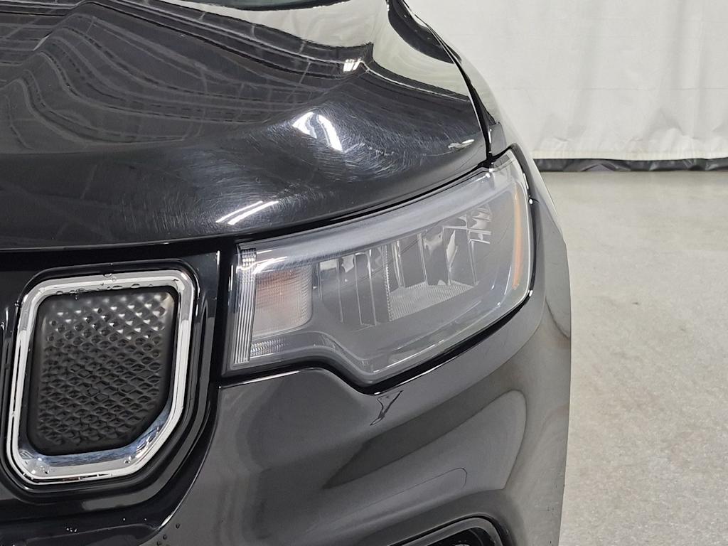 Thumbnail: 2022 Jeep Compass - 25