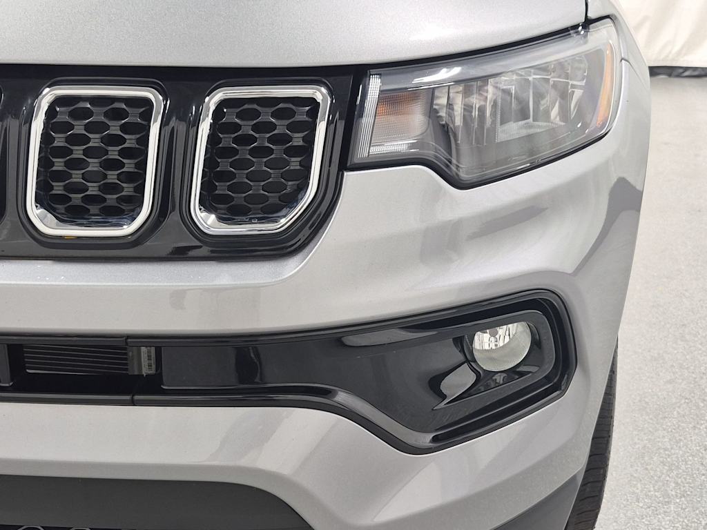 Thumbnail: 2023 Jeep Compass - 25