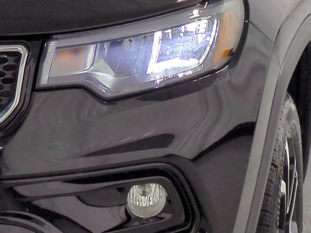 Thumbnail: 2023 Jeep Compass - 25