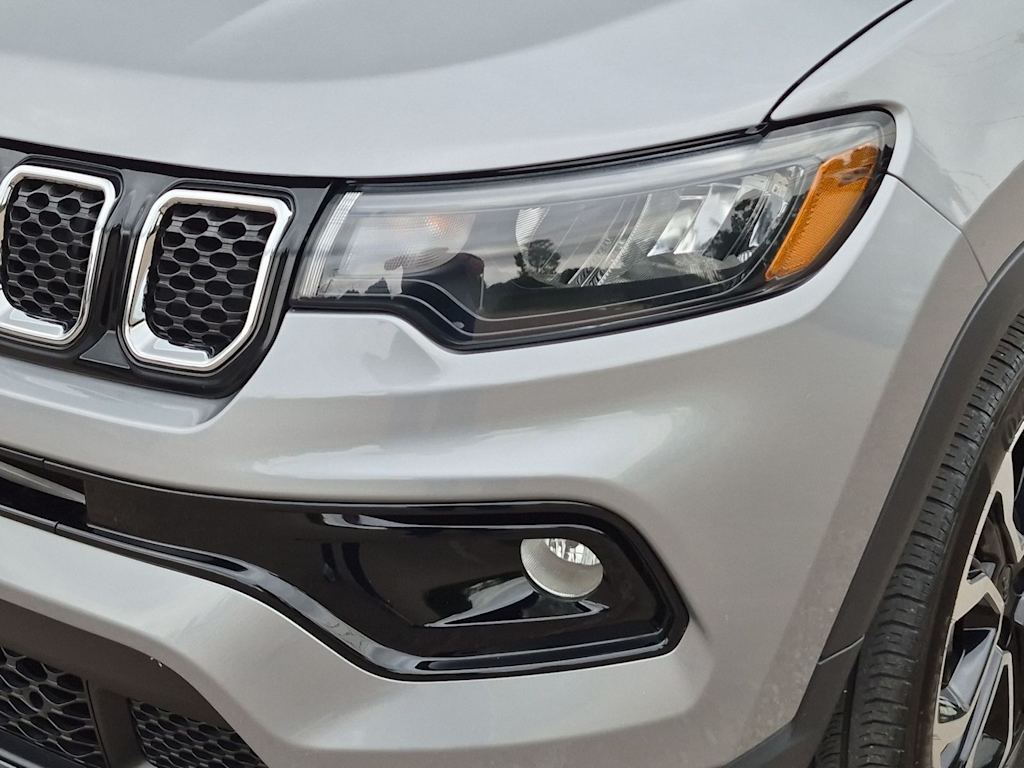 Thumbnail: 2023 Jeep Compass - 23