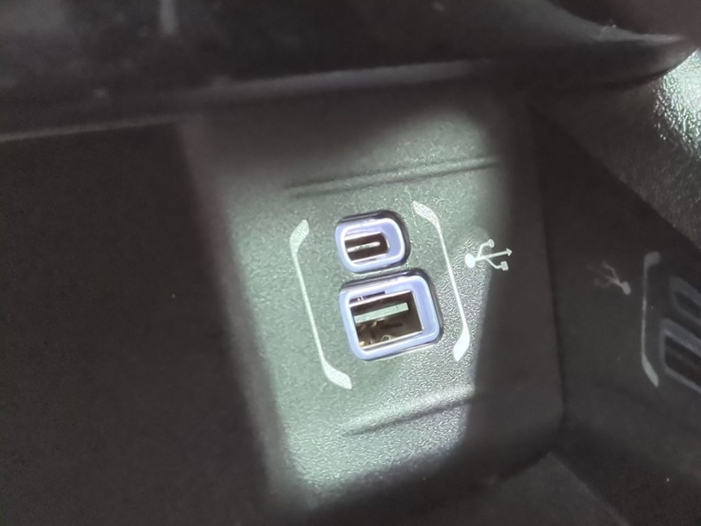 Thumbnail: 2023 Jeep Compass - 16