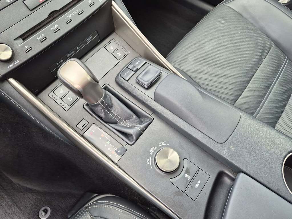 Thumbnail: 2015 Lexus IS - 16