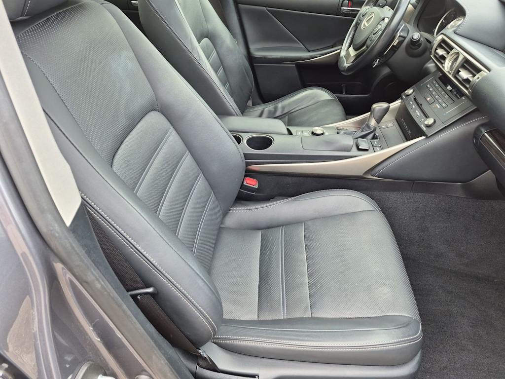 Thumbnail: 2015 Lexus IS - 11