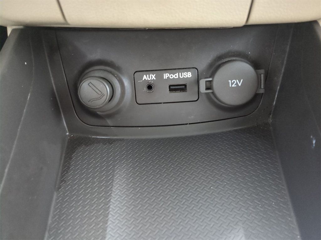 Thumbnail: 2010 Hyundai Elantra - 32