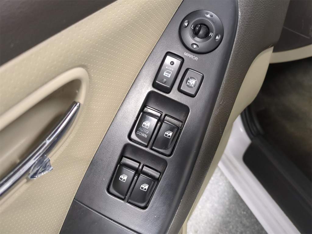 Thumbnail: 2010 Hyundai Elantra - 26