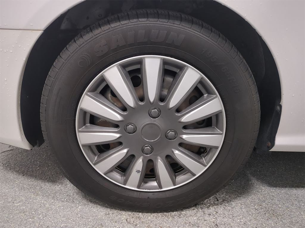 Thumbnail: 2010 Hyundai Elantra - 8