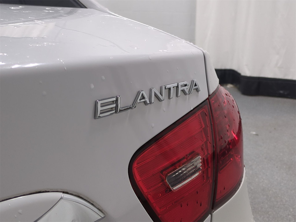 Thumbnail: 2010 Hyundai Elantra - 25