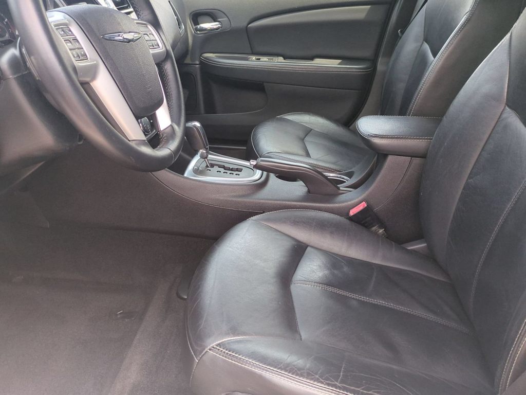 Thumbnail: 2012 Chrysler 200 - 10