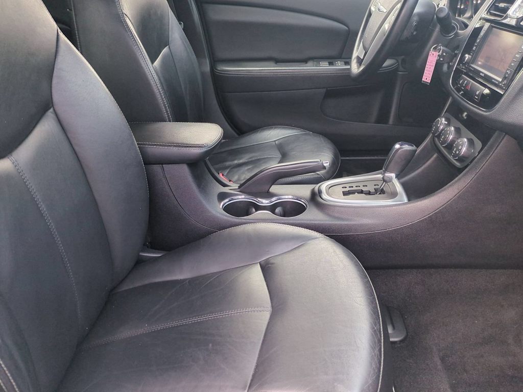 Thumbnail: 2012 Chrysler 200 - 11