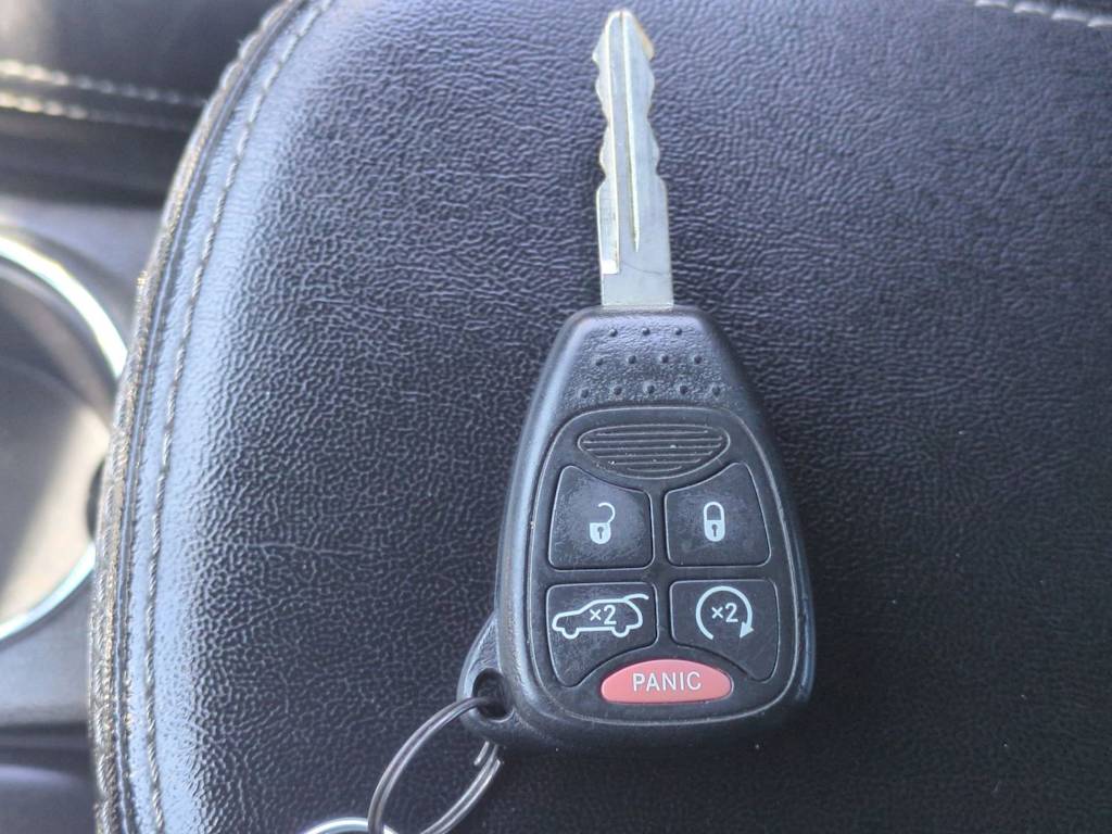Thumbnail: 2012 Chrysler 200 - 17